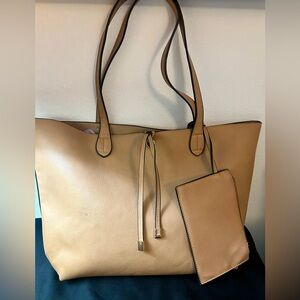 Emperia Tote. Vegan Leather, Tan, w/coin purse. 18”x13”